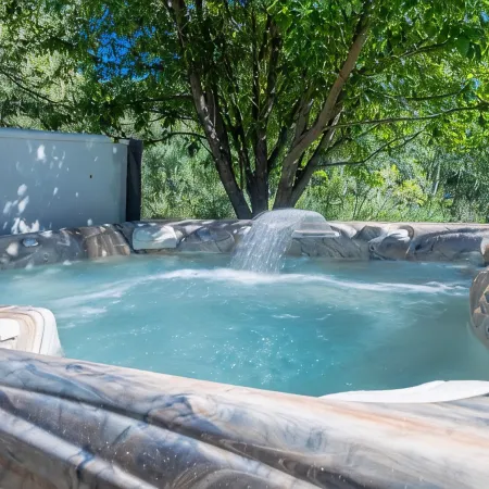 Large Luxury Home w/ Private Hot Tub / Garage