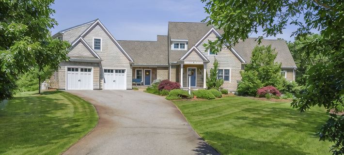 NEW!! Cape Cod Estate with Access to Private Sandy Beach and Dock! Hotéis em Wareham