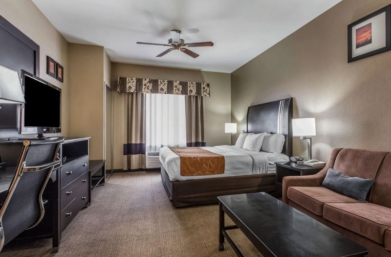 Comfort Suites Bakersfield