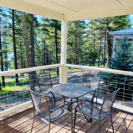 Enchanting cabin with WiFi in Lakeside