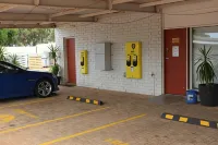 Crossroads Ecomotel - موقف سيارات