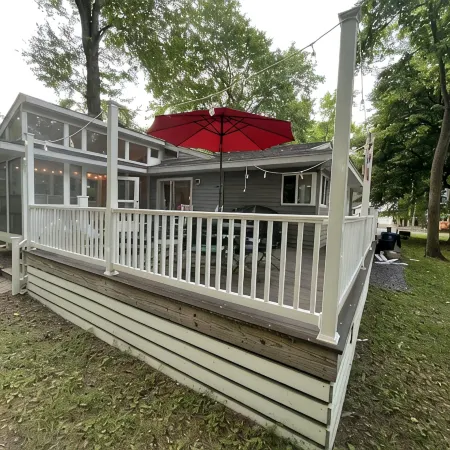 Cozy, Bright Beach Retreat In The Woods (Great for Pets & Kids