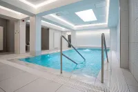Art Deco Wolker by Astoria Hotel & Medical Spa - Kolam Renang