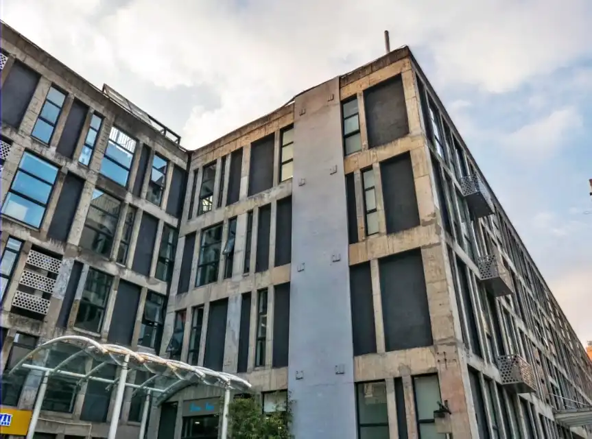 Hotels near Red Wall