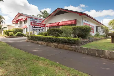 Whiteoaks Motel & Lodges Отели в г. Редвуд