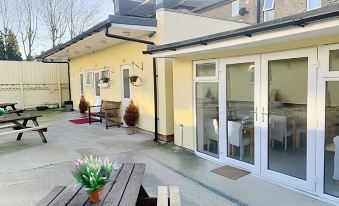 Britannia Inn Hotel - Housity