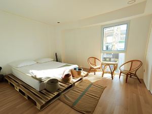 Petit Espace Boutique Hostel