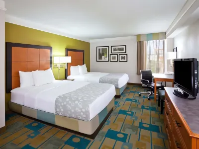 La Quinta Inn & Suites by Wyndham Houston Stafford Sugarland Hotel dekat AMF Stafford Lanes