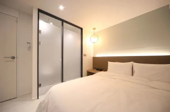 Hotel Thegrang Daeyeon Hotel dekat Pukyong National University