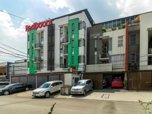 RedDoorz Plus near Plaza Indonesia