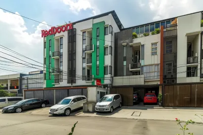 RedDoorz Plus Near Plaza Indonesia