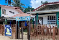 RedDoorz @ Tandikan Beach Cottages