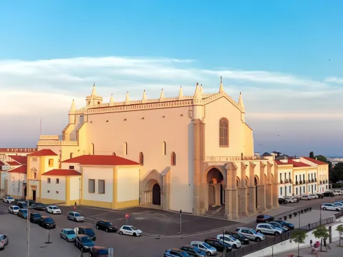 Heaven Inn Suites & Terrace فنادق في Horta das Figueiras