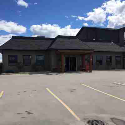 The Kanata Inns Invermere Hotel Exterior