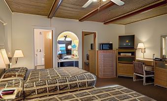 FairBridge Inn & Suites Gateway to Yosemite