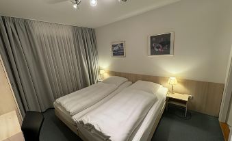 2. 호텔 오캄..