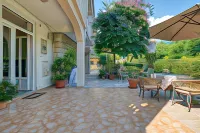 Apartments Elena Hotels near Slovenska Plaža