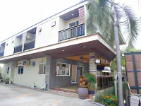 Nasa Mansion Các khách sạn gần Trường Dowroongwittaya 