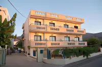 Theoni Apartments - Mountain view