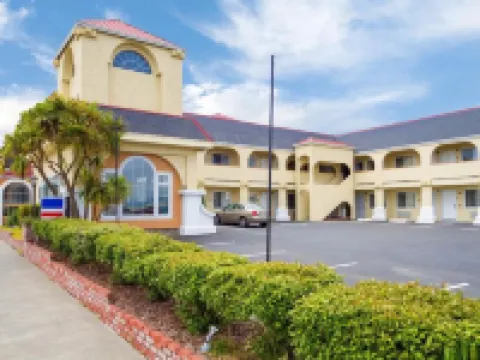 Clarion Hotel by Humboldt Bay Hotels in Eureka