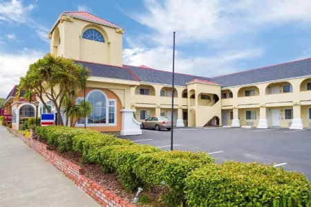 Clarion Hotel by Humboldt Bay