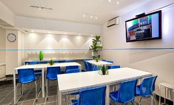 5. 호스텔 뷰러..