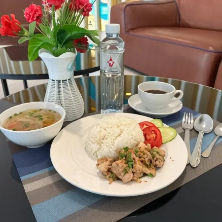 Grand Tower Inn Sathorn Hotel Отели рядом с достопримечательностью «Центральный пирс Саторн»