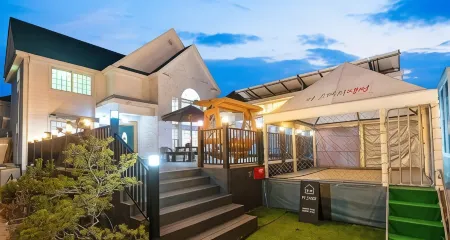 Daebudo the Sketch Pension Отели рядом с достопримечательностью «365 대부도 캠핑시티»