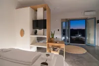 Thronos Suites