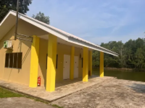 Putra Sentosa Retreat Camp, Sematan โรงแรมในลุนดู