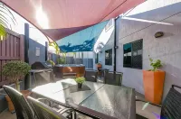 Central Studio Accommodation Hotels in Tannum Sands