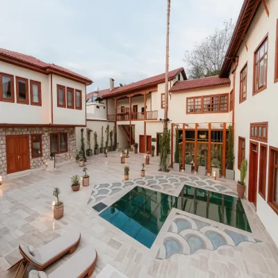 Dumos Hotels near بوابة هادريان