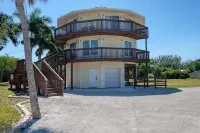 Well Equipped Pet/Smoke Free Family Home - bring your boat!