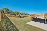 The Blue Goose - Private Hot Tub --1 Mi off I-49 -- 3 Mi to U of A Hotels in der Nähe von Paradise Valley Golf Course