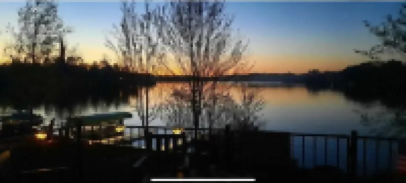 Lake Nokomis 4-bedroom Lakeside Spacious Cottage