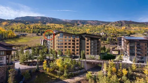 Penthouse-Electric Pass Lodge Ski in/Ski Out! Pool, Hot Tub,Walk to Restaurants!