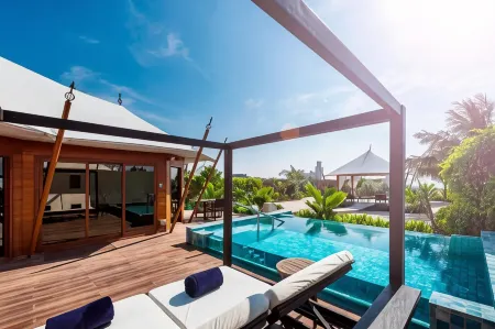 The Ritz-Carlton Ras Al Khaimah, Al Hamra Beach Отели в г. Al Riffa