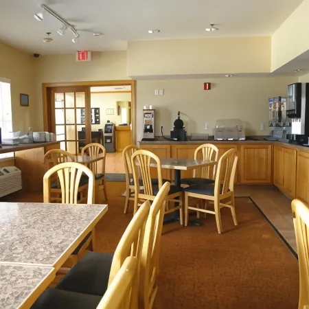 Country Inn & Suites by Radisson, Bloomington-Normal West, IL