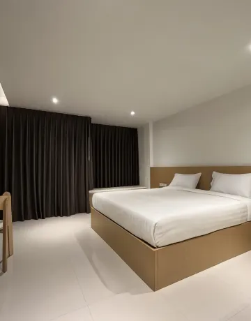 ห้องดีลักซ์ เตียงใหญ่ พร้อมระเบียง