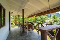 Lemongrass Lodge