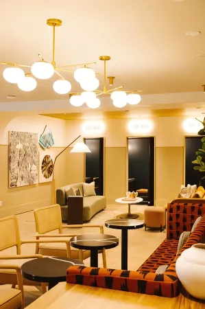 Union Hotel Отели рядом с достопримечательностью «CMU College of Makeup Art & Design»