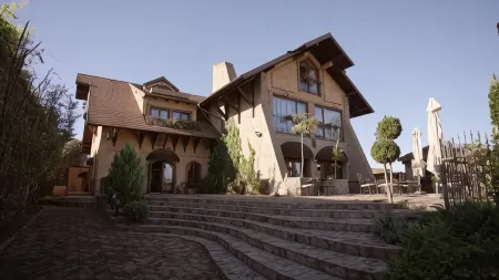 Garni Hotel Chicha - Winery ŠKRBIĆ Отели рядом с достопримечательностью «Tamiški kej»