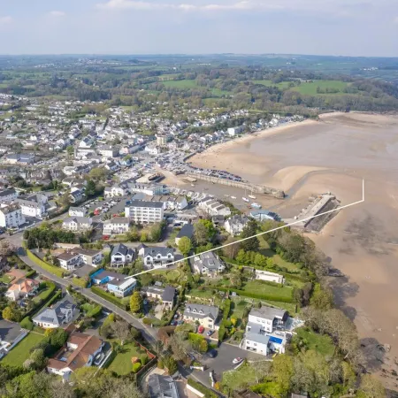 Sunningdale - Beach Side Cottage, Sea Views, Parking