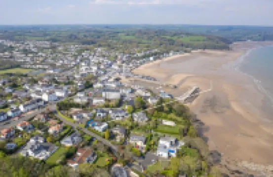 Sunningdale - Beach Side Cottage, Sea Views, Parking