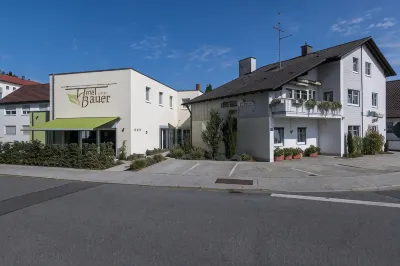 Hotel Bauer Garni Hotels in Oberstimm
