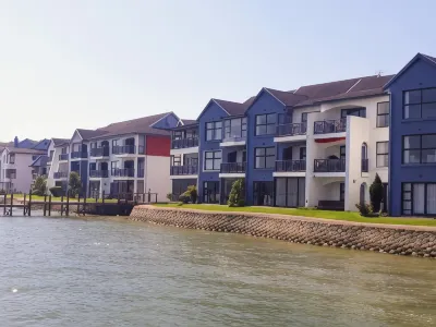 Laguna Grove Holiday Rentals Hotels in Knysna Central