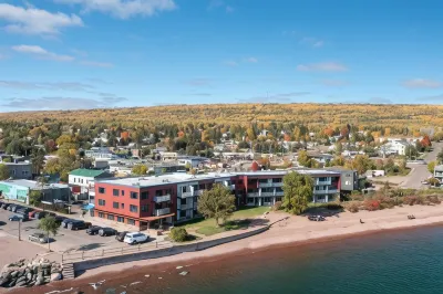 East Bay Suites Hôtels à : Grand Marais