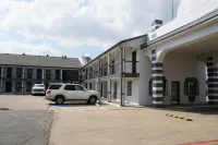 Sherman Inn - parking