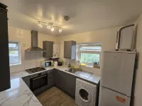 L'Auberge Close Syon Lane Station and Heathrow Hotel a Isleworth