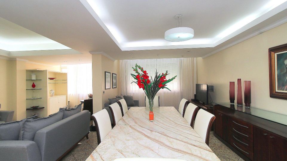 Huge and Luxurious Apartment in Copacabana